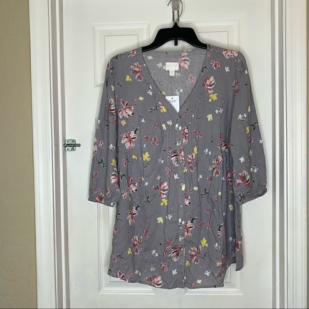 A:Glow Maternity Top Size Small Button Front Feminine Woven